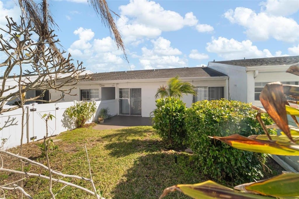 1655 S Highland Ave Apt C155, Clearwater