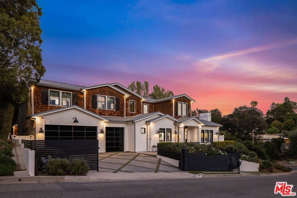 16101 Royal Mount Dr, Encino