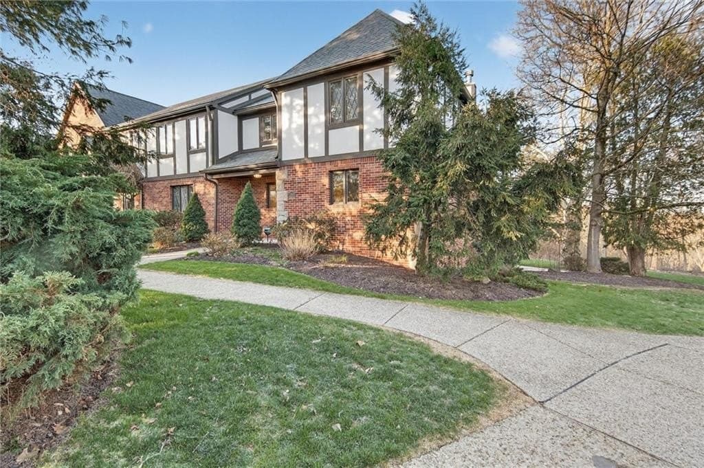1585 Stone Mansion Dr, Sewickley
