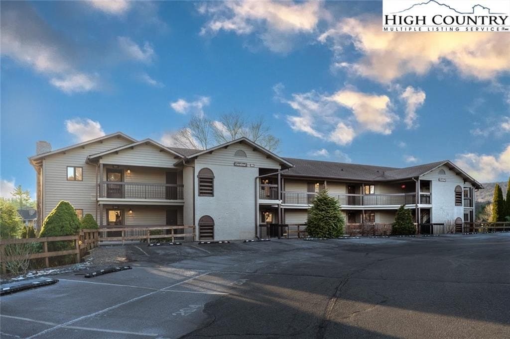 884 Chetola Lakes Cardinal Bldg Dr Unit 302, Blowing Rock