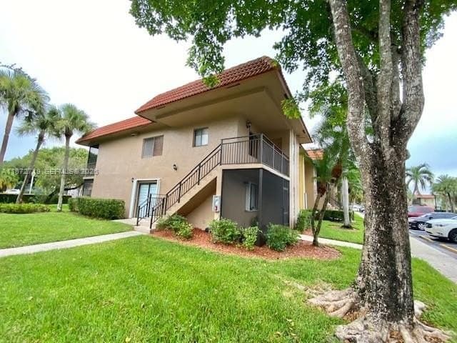 437 Lakeview Dr Apt 201, Weston