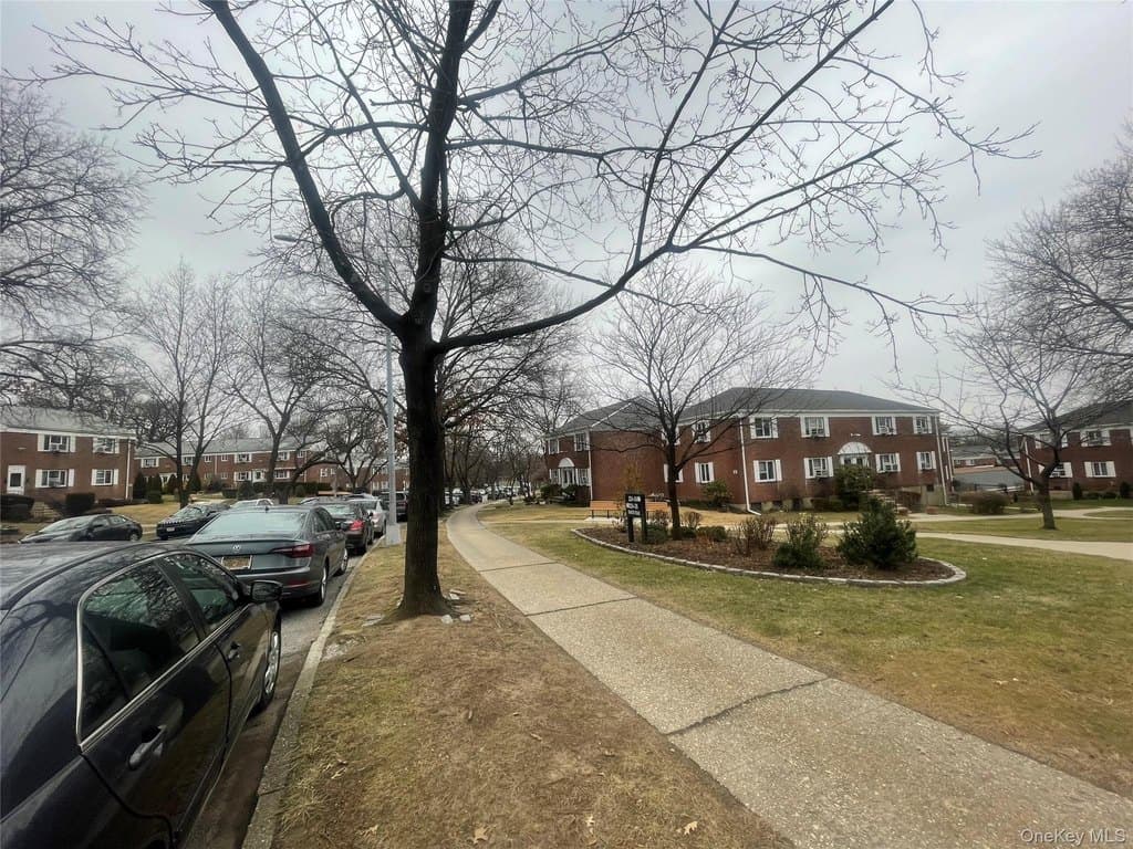 224-04 Manor Rd Unit First