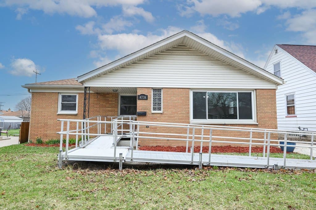 4738 S 26th St, Milwaukee