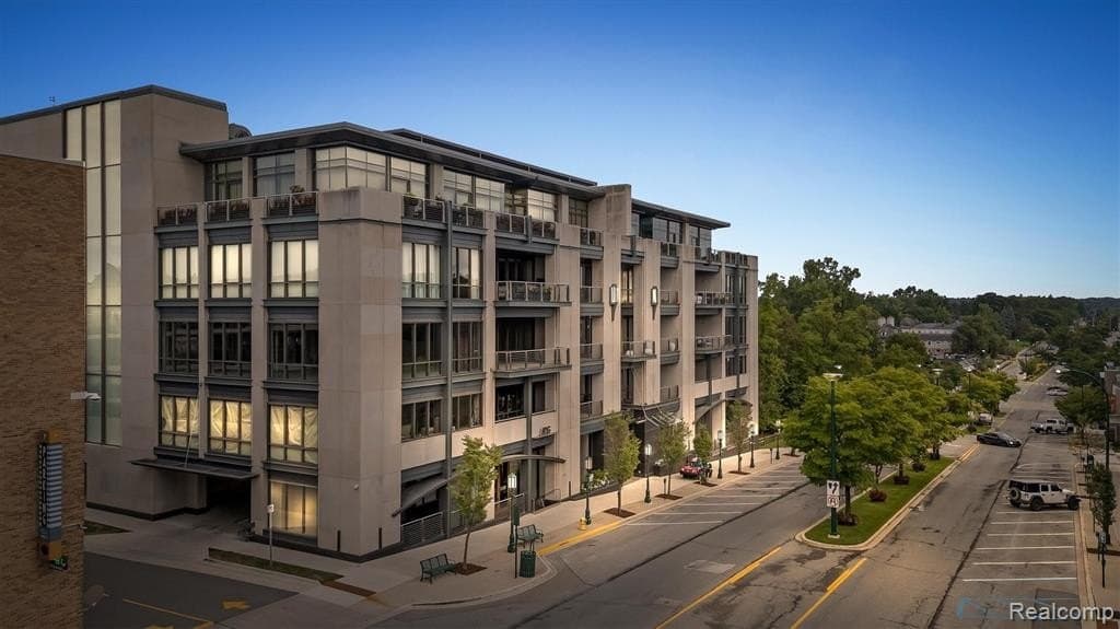 369 N Old Woodward Ave Apt 207, Birmingham