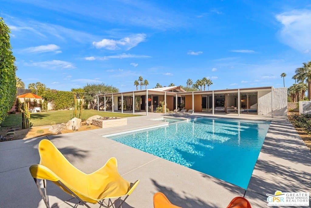 695 N Camino Real, Palm Springs