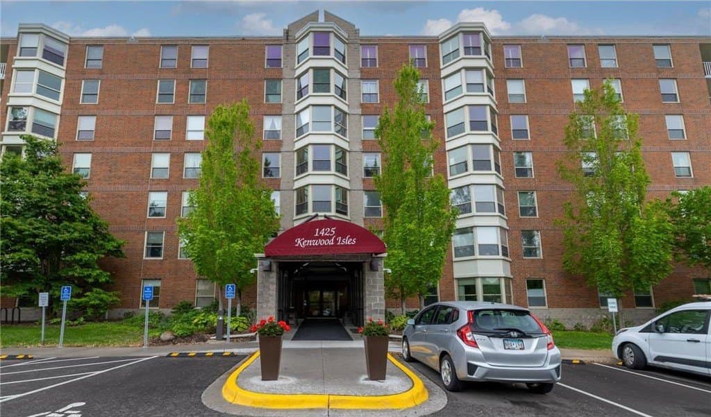 1425 W 28th St Apt 423, Minneapolis