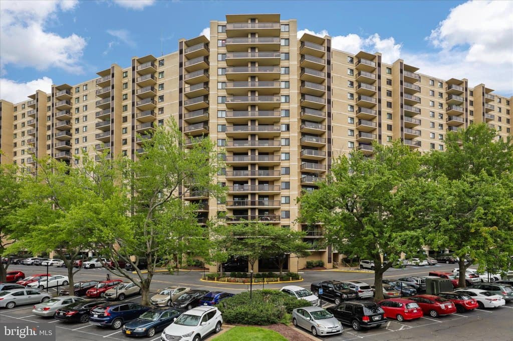 205 Yoakum Pkwy Unit 216, Alexandria