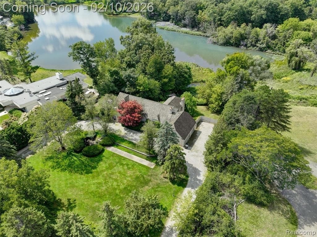 363 Lakewood Dr, Bloomfield Hills