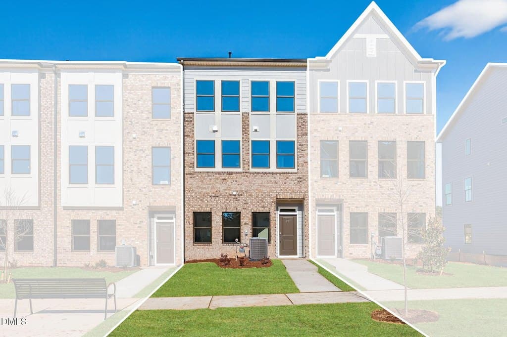 778 Ballyneal Aly, Cary