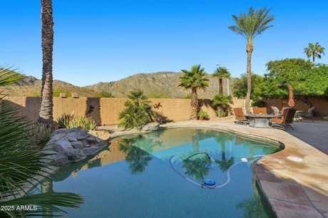 718 E Mountain Sage Dr