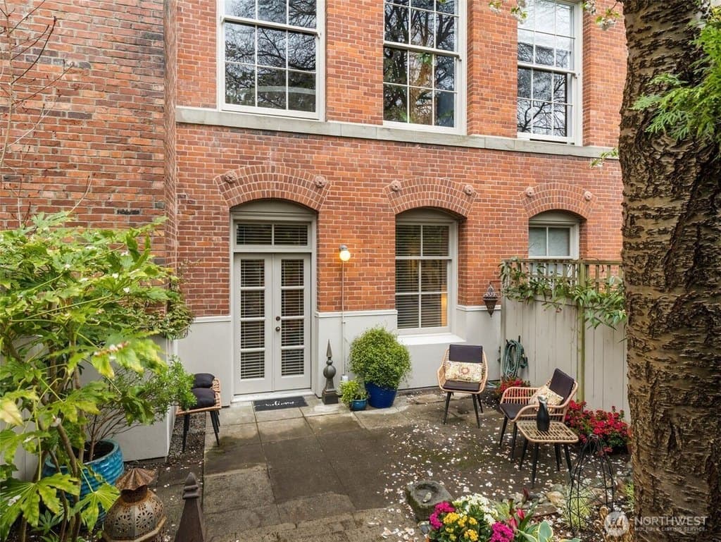 1401 5th Ave W Apt 104, Seattle