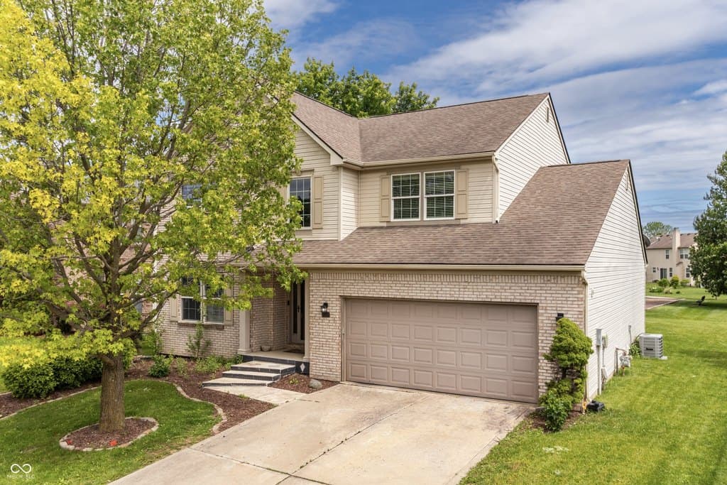 6529 Sussex Dr, Zionsville