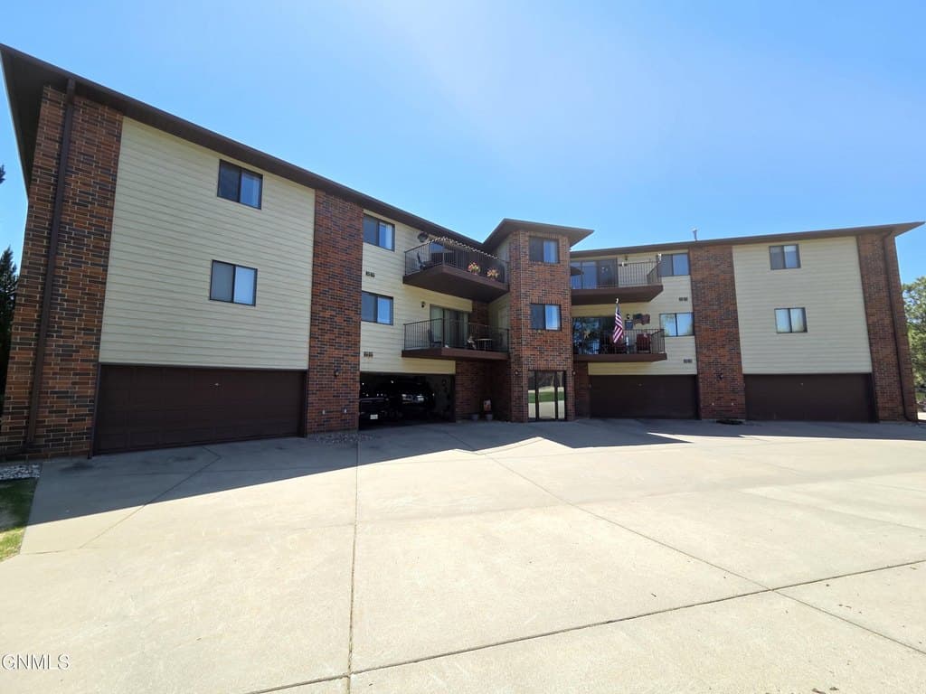 3305 Montreal St Apt 303, Bismarck