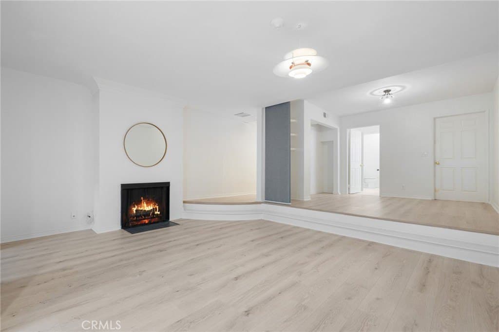 1355 N Sierra Bonita Ave Apt 208, West Hollywood