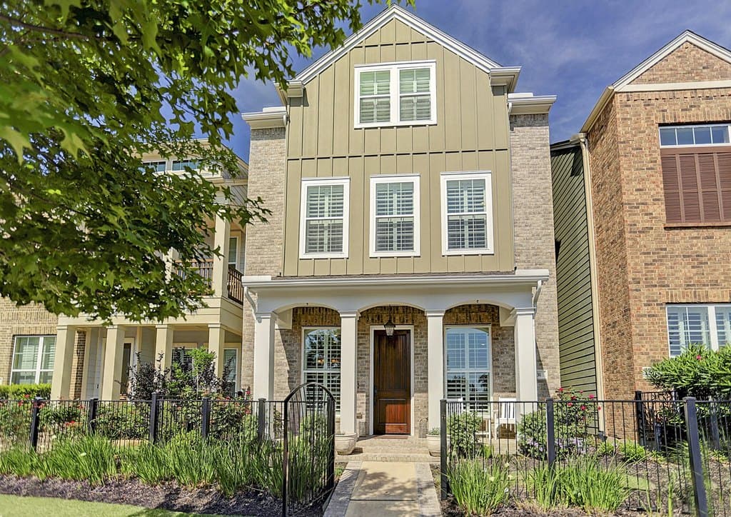 31 E Breezy Way, The Woodlands