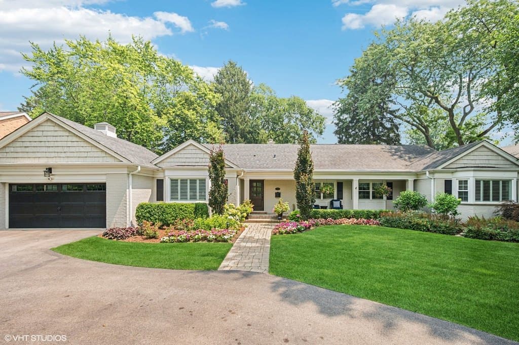 277 Hibbard Rd, Winnetka