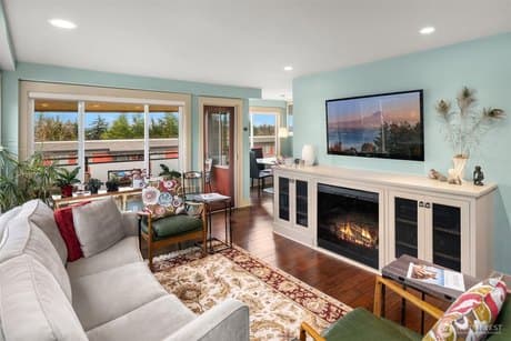 5818 NE 70th St Apt A411