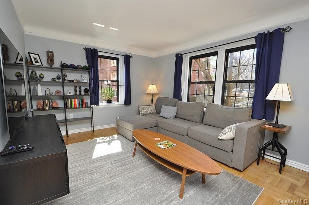 196 Garth Rd Apt 1G, Scarsdale