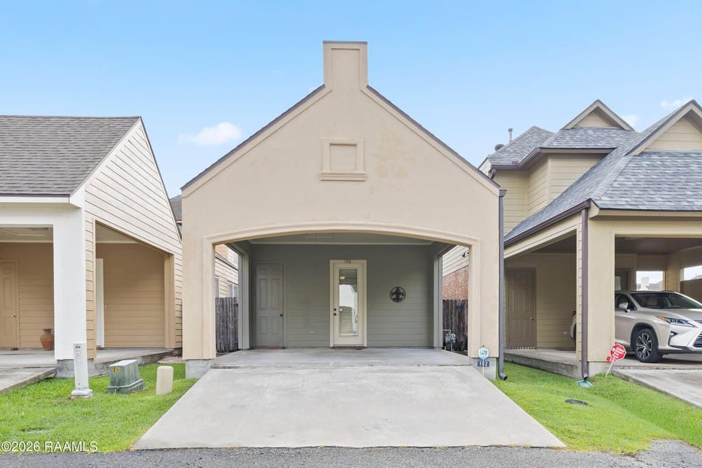 102 Laguna Ln, Lafayette