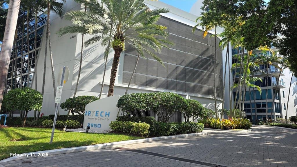 2950 NE 188th St Apt 110, Miami