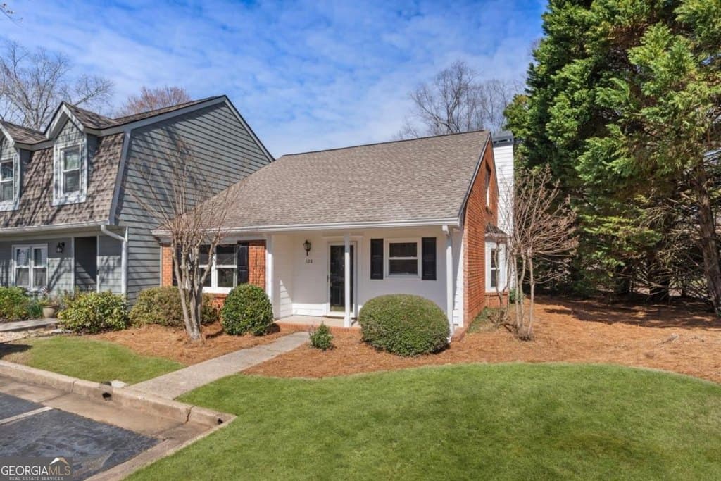 128 Teal Ct, Roswell