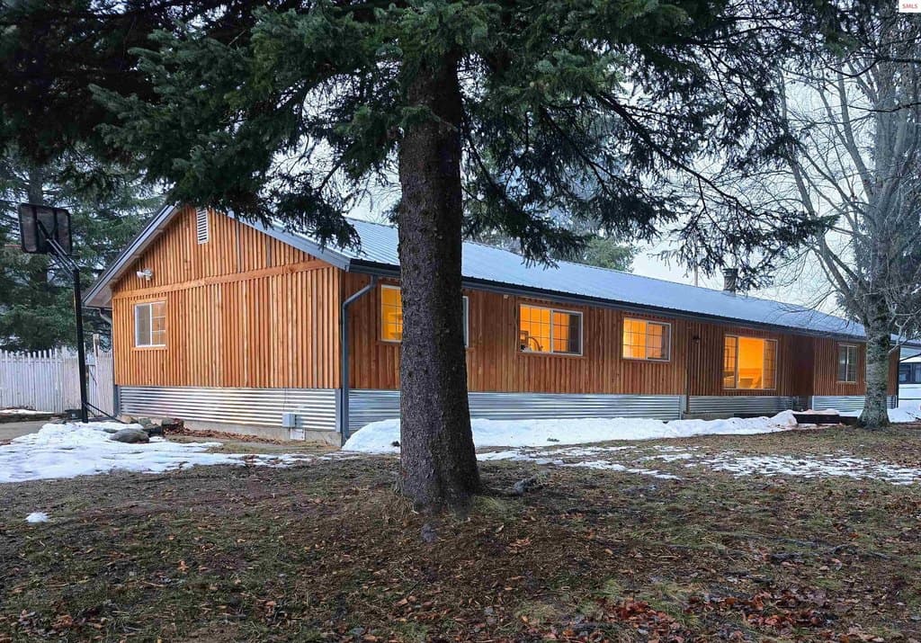 24 Shiras Dr, Sandpoint