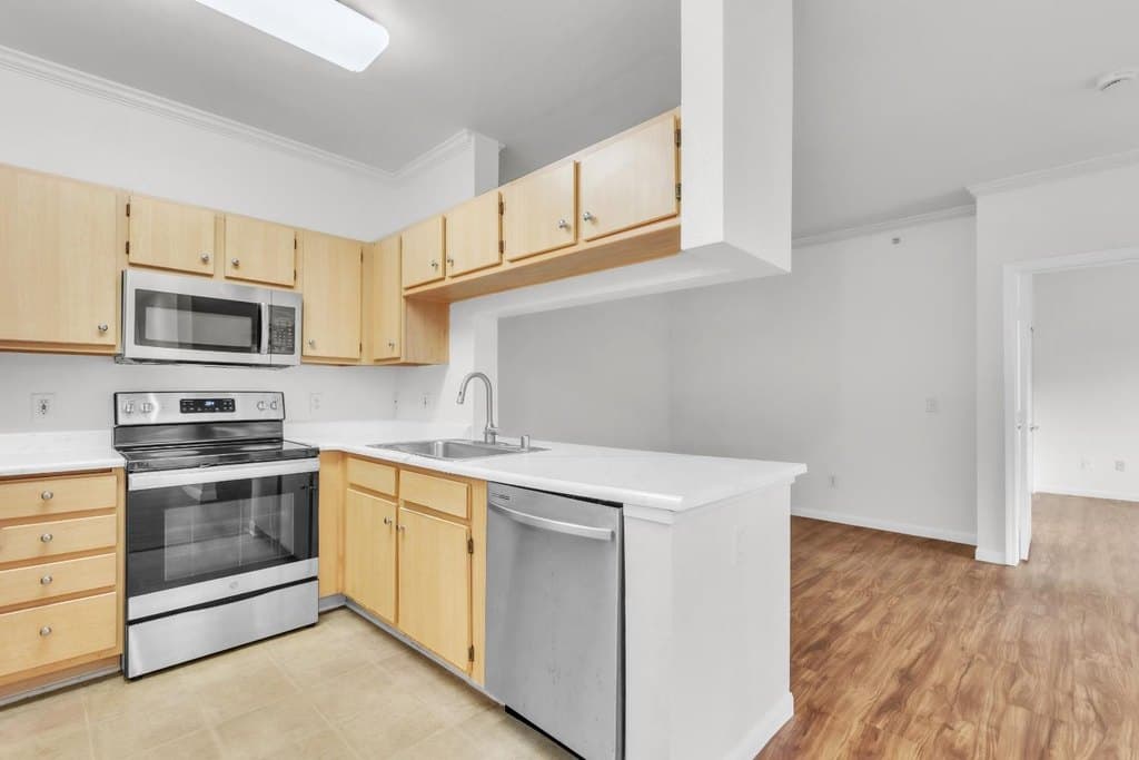 701 Gibson Dr Apt 1213, Roseville