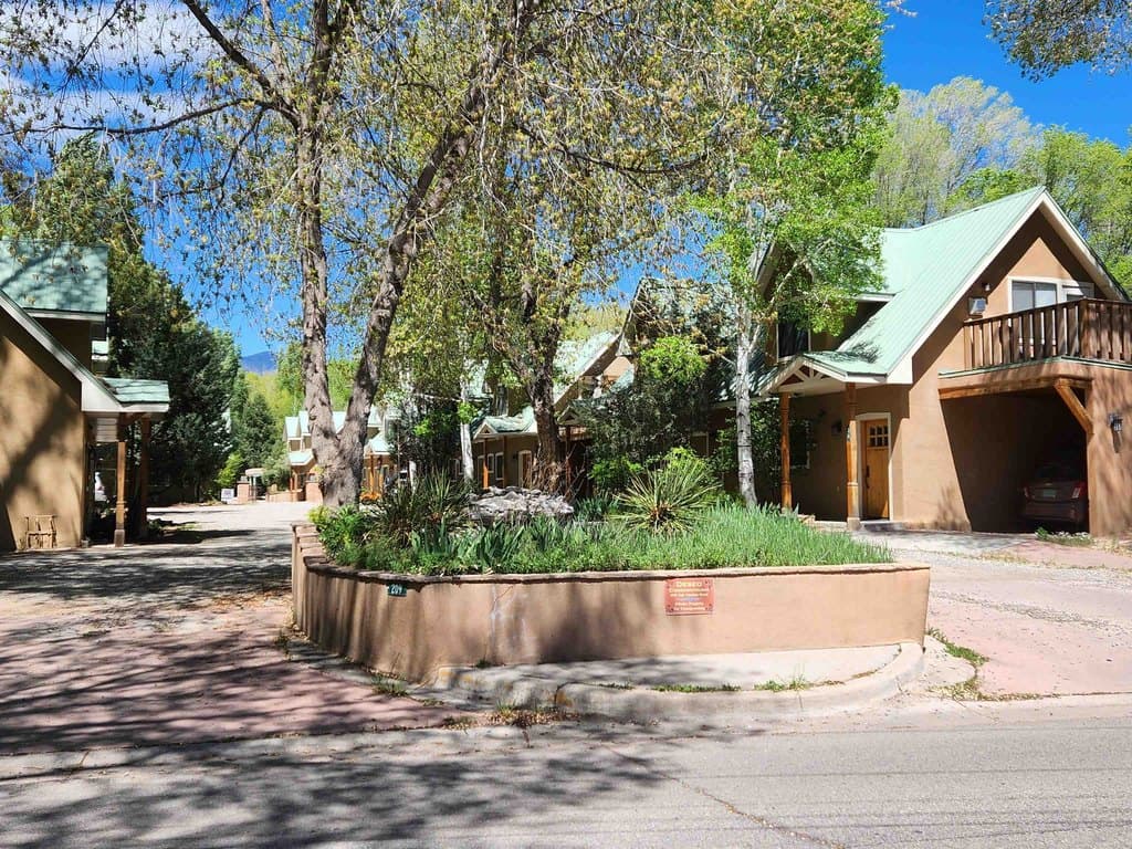 209 Los Pandos Rd Apt 5A, Taos