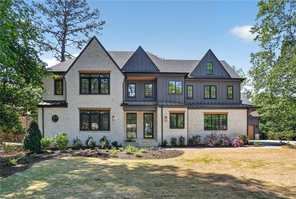 180 Thompson Pl, Roswell