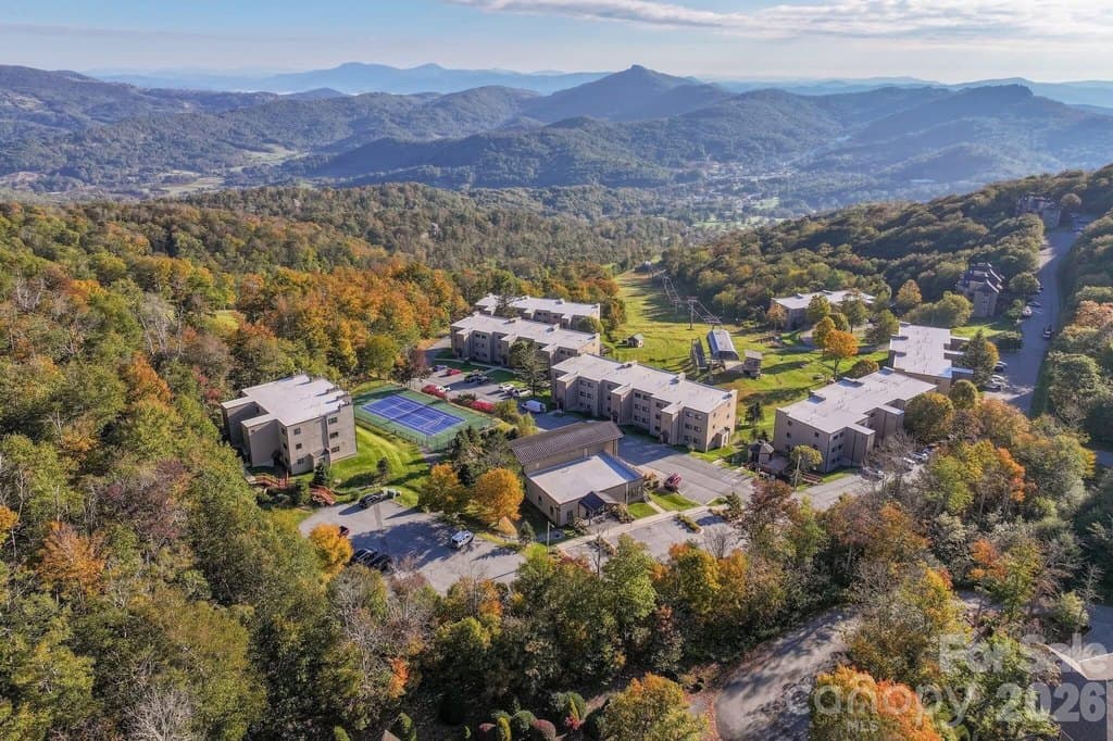 101 Sugar Ski Dr, Banner Elk