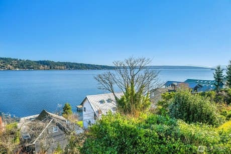 10742 Lakeside Ave NE