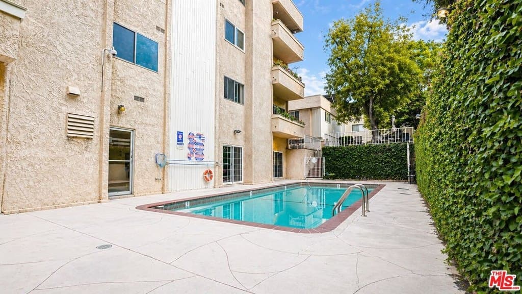 5139 Balboa Blvd Unit 12