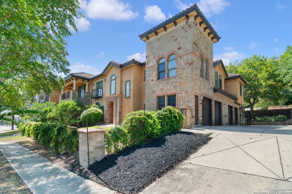 123 Eaton St Apt 104, San Antonio