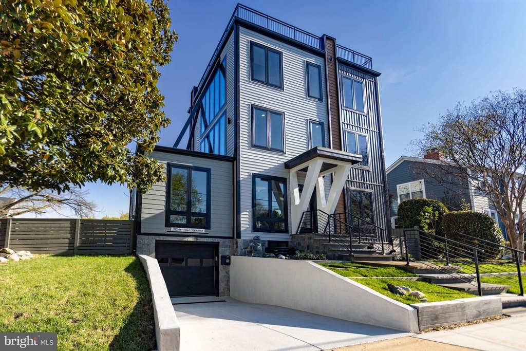 3500 7th St N, Arlington