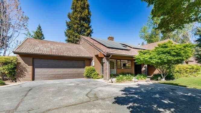 2063 W Barstow Ave, Fresno