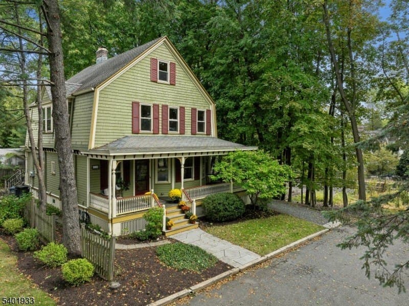 11 Valley Pl, Montclair