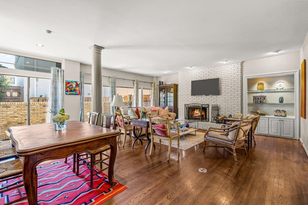 2129 Fountain Square Dr, Fort Worth