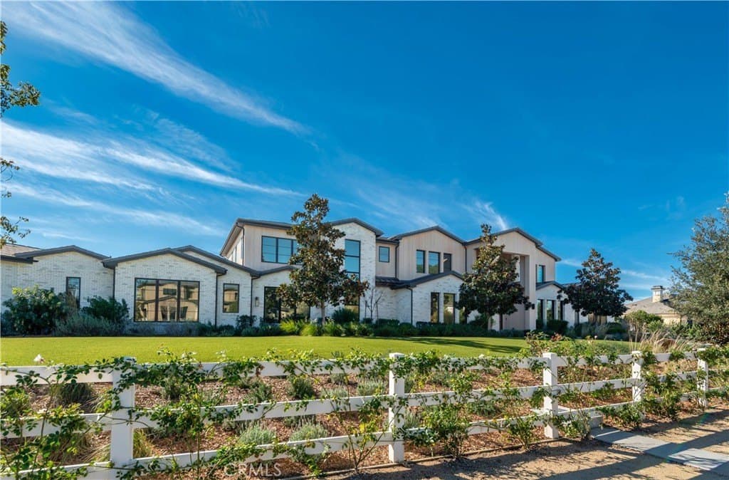 24050 Hidden Ridge Rd, Hidden Hills