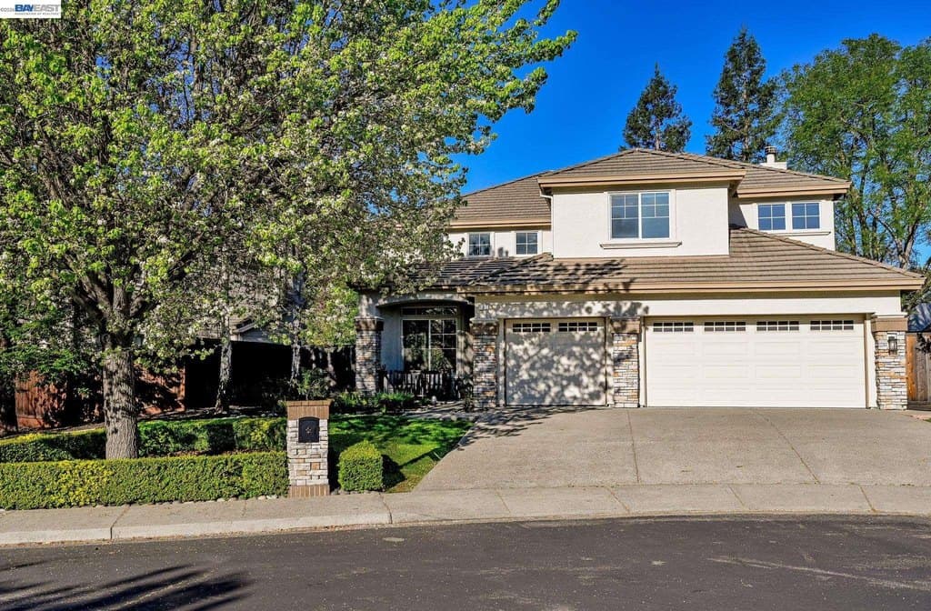 9 Cross Bridge Pl, Danville