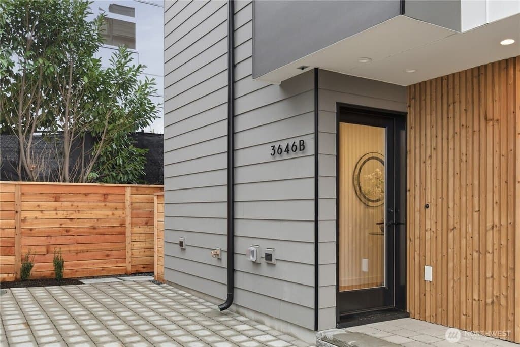 3646 Greenwood Ave N Unit B, Seattle