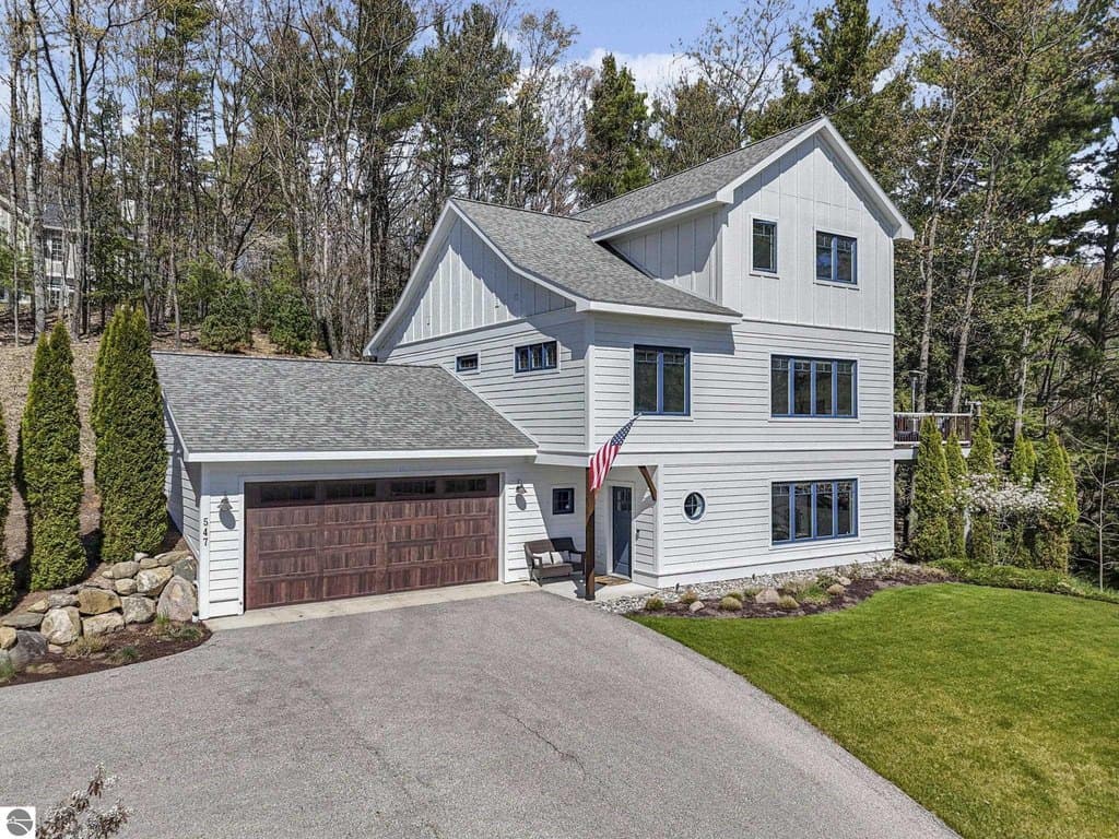 547 Hidden Ridge Dr