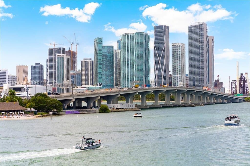 1000 Venetian Way Apt 408