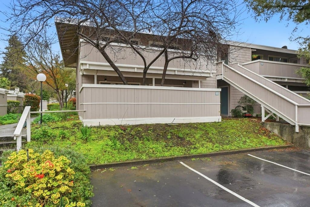 500 W Middlefield Rd Apt 121, Mountain View