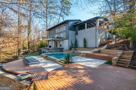 1304 Bernadette Ln NE