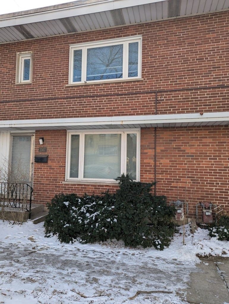 2507 W Howard St