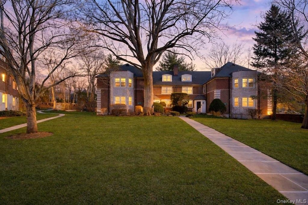 3 Sentry Pl Apt 2A, Scarsdale