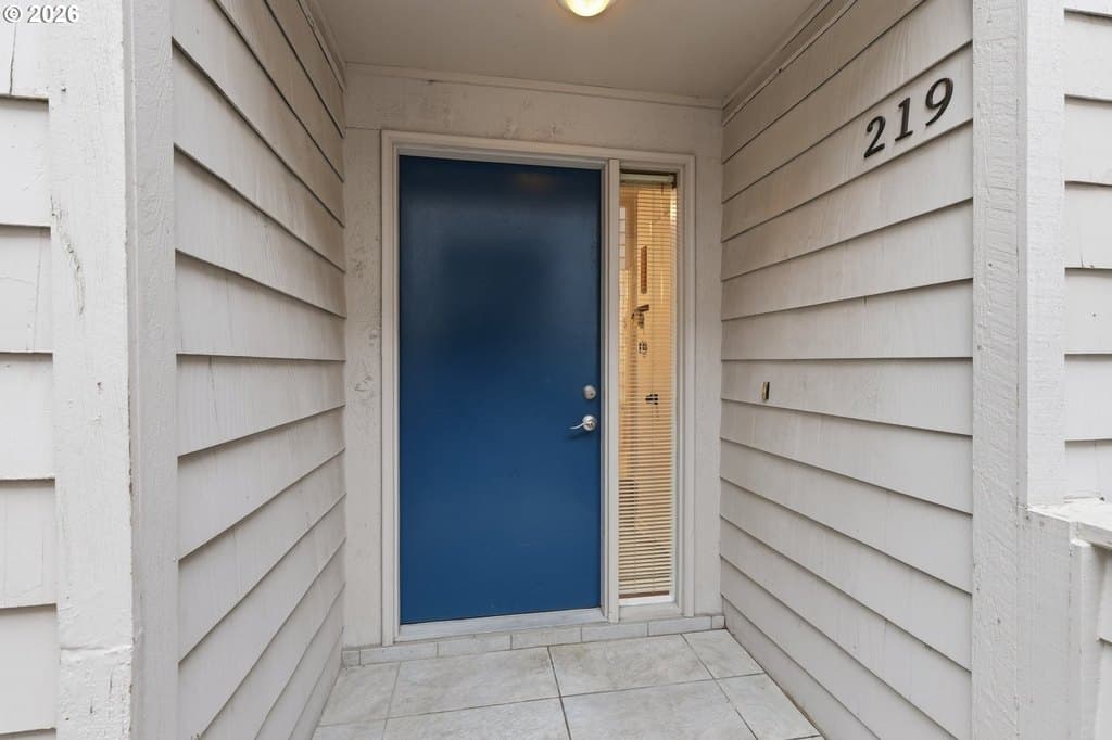 219 Cervantes Unit 219, Lake Oswego