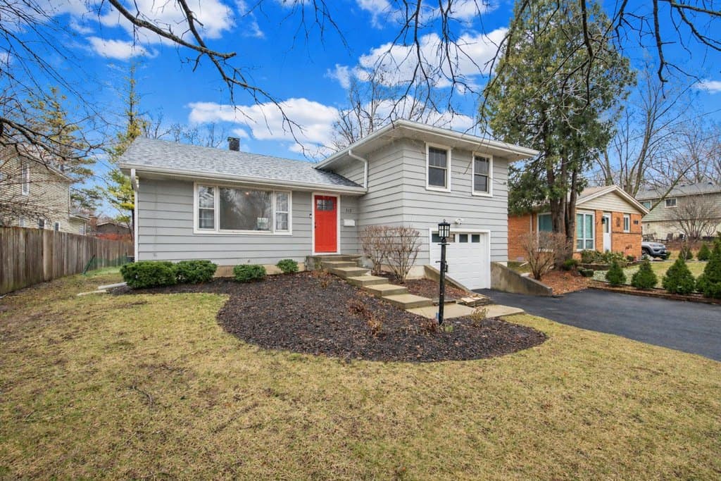 715 E Main St, Barrington