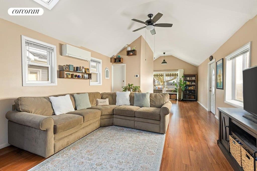 64 Hillside Ave, Queens