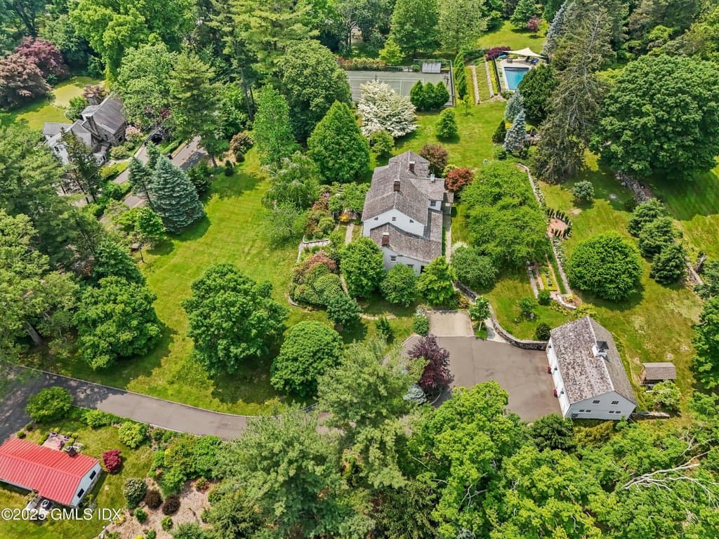 19 Skymeadow Dr, Stamford